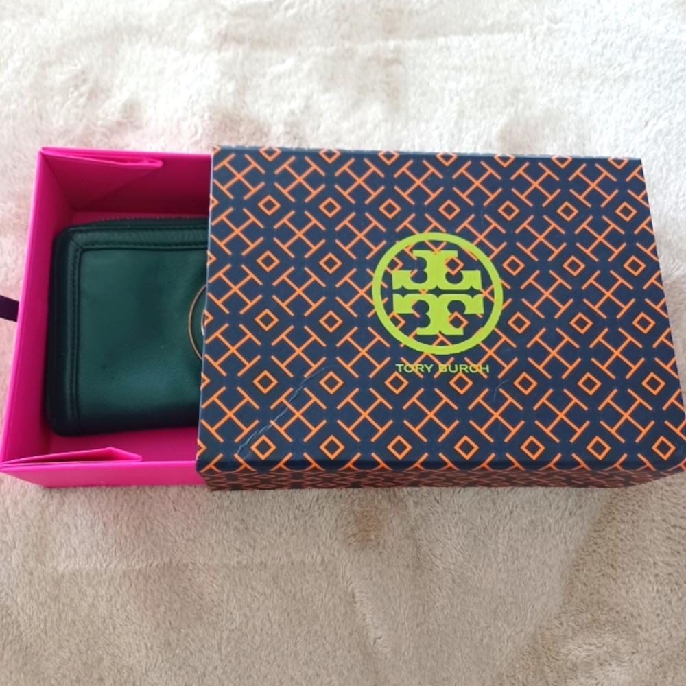 Tory Burch  leather zip continental wallet